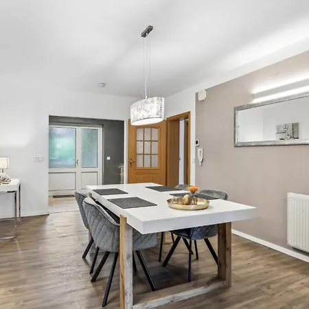 Apartment 2 Bedroom In *